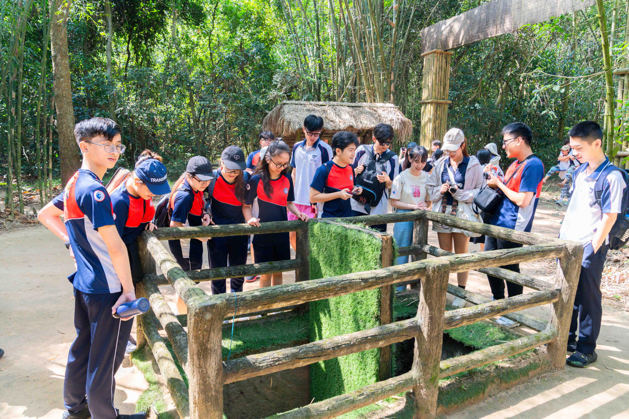 truong-thanh-cung-nhung-chuyen-di-da-ngoai-hoc-tap-thuc-te