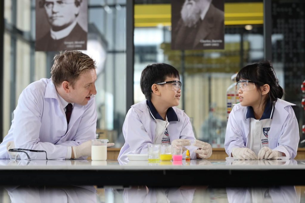 Trường đơn ngữ c&oacute; tốt kh&ocirc;ng?