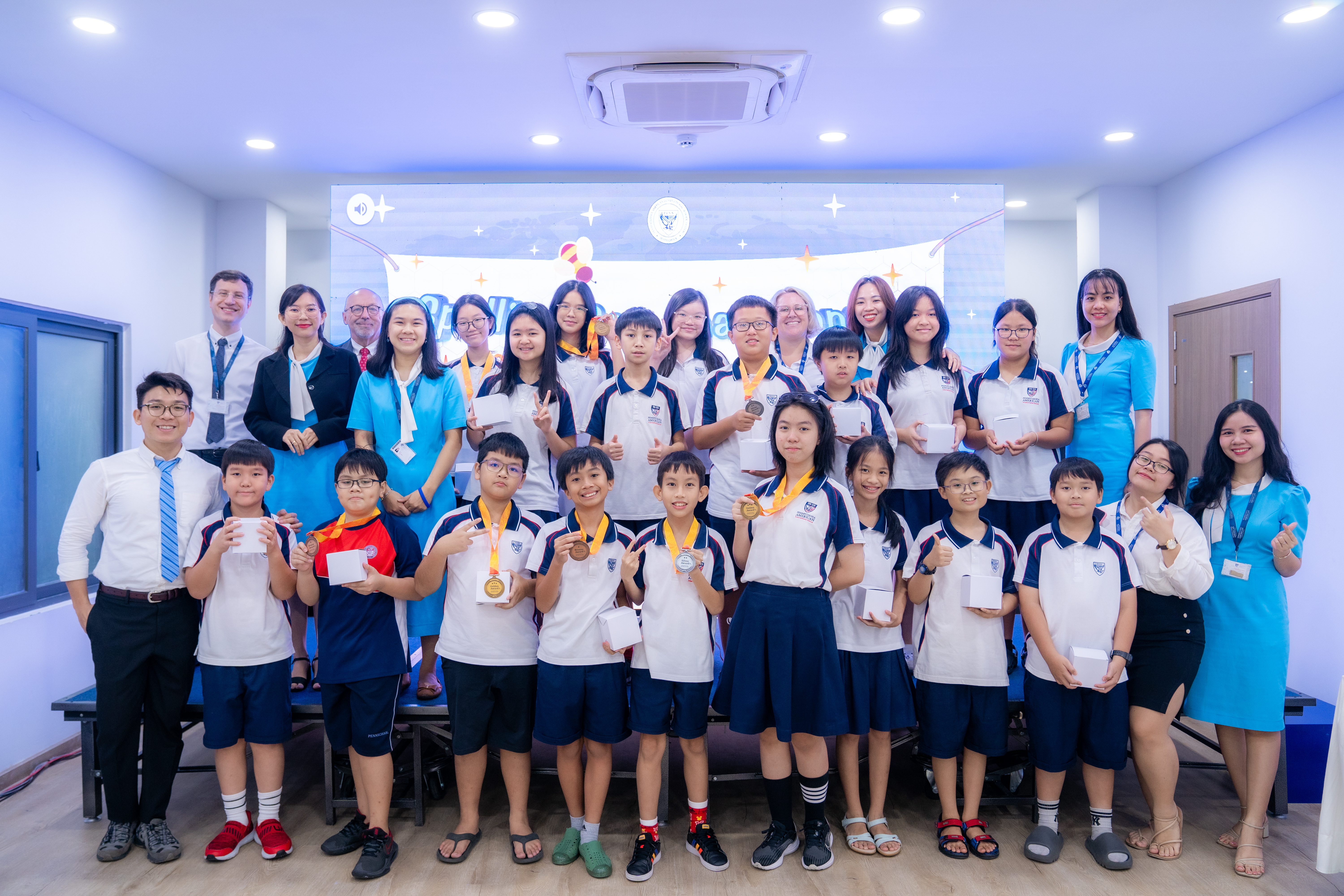 cuoc-phieu-luu-vao-the-gioi-anh-ngu-va-cong-nghe-cua-homeoftheeagles